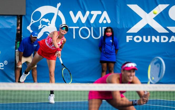 Mandatory Credit: Photo by Rob Prange Shutterstock (12471261j) Darija Jurak of Croatia & Andreja Klepac of Slovenia in action during the doubles semi-final of the 2021 Chicago Fall Tennis Classic WTA, Tennis Damen 500 tennis tournament Chicago Fall Tennis Classic 2021, Tennis, Chicago, USA - 02 Oct 2021 Chicago Fall Tennis Classic 2021, Tennis, Chicago, USA - 02 Oct 2021  Copyright: xRobxPrange Shutterstockx 12471261j