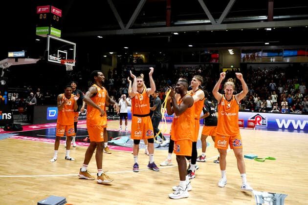 02 10 2021, easyCredit Basketball Bundesliga, Magentasport BBL Cup, 2020 2021 season, men, Chemnitz Niners Ratiopharm Ulm Cheers from Chemnitz after victory Chemnitz Messe Chemnitz Sachsen Germany