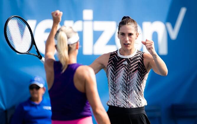 Mandatory Credit: Photo by Rob Prange Shutterstock (12471261q) Andrea Petkovic of Germany in action during the doubles semi-final with partner Kveta Peschke at the 2021 Chicago Fall Tennis Classic WTA, Tennis Damen 500 tennis tournament Chicago Fall Tennis Classic 2021, Tennis, Chicago, USA - 02 Oct 2021 Chicago Fall Tennis Classic 2021, Tennis, Chicago, USA - 02 Oct 2021  Copyright: xRobxPrange Shutterstockx 12471261q