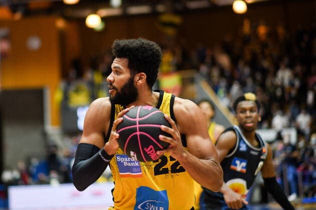 Yoeli Childs MHP Riesen Ludwigsburg on the ball, GER, HAKRO Merlins Crailsheim vs MHP Riesen Ludwigsburg, 02 10 2021, Round of 16 BBL Pokal, season 2021 2022 GER, HAKRO Merlins Crailsheim vs MHP Riesen Ludwigsburg, 02 10 2021, Round of 16 BBL Pokal, season 2021 2022 Crailsheim Copyright: xEibner MichaelxMemmlerx EP_MMR