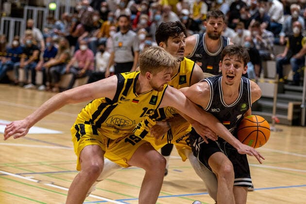 Till Pape Kirchheim Knights, 19 Moritz Plescher Medipolis SC Jena, 16 ¨¨¨Kirchheim Knights vs Medipolis SC Jena , 2 Basketball Bundesliga, Pro A, Barmer 2 Basketball, Matchday 3, Season 2021 2022, 02 10 2021, ¨¨ Kirchheim Knights vs Medipolis SC Jena , 2 Basketball Bundesliga, Pro A, Barmer 2 Basketball, Matchday 3, Season 2021 2022, 02 10 2021 Kirchheim am Neckar. Copyright: xNinaxSander xEibnerxPressefotoxIx EP_NSR