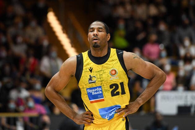 Tremmell Darden MHP Riesen Ludwigsburg dissatisfied, GER, HAKRO Merlins Crailsheim vs MHP Riesen Ludwigsburg, 02 10 2021, Round of 16 BBL Cup, season 2021 2022 GER, HAKRO Merlins Crailsheim vs MHP Riesen Ludwigsburg, 02 10 2021, Round of 16 BBL Cup, season 2021 2022 Crailsheim Copyright: xEibner MichaelxMemmlerx EP_MMR