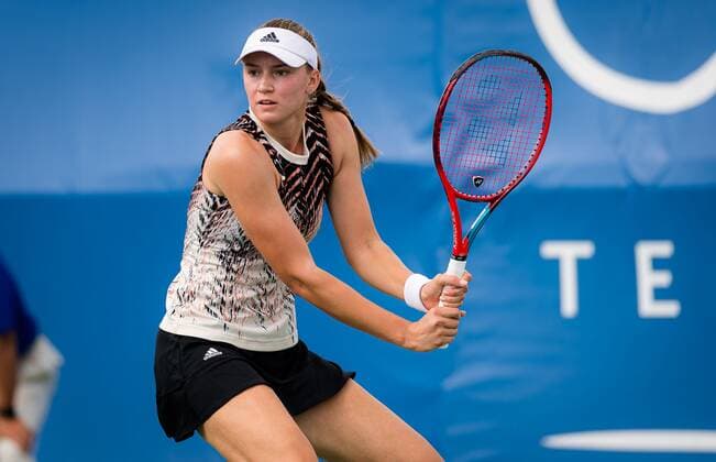 Mandatory Credit: Photo by Rob Prange Shutterstock (12471261ah) Elena Rybakina of Kazakhstan during her semi-final at the 2021 Chicago Fall Tennis Classic WTA, Tennis Damen 500 tennis tournament Chicago Fall Tennis Classic 2021, Tennis, Chicago, USA - 02 Oct 2021 Chicago Fall Tennis Classic 2021, Tennis, Chicago, USA - 02 Oct 2021  Copyright: xRobxPrange Shutterstockx 12471261ah