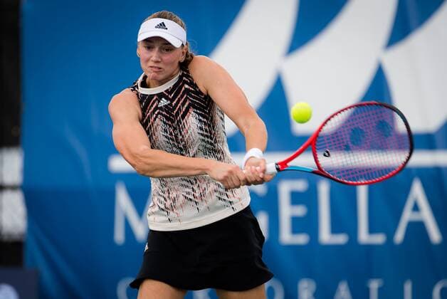 Mandatory Credit: Photo by Rob Prange Shutterstock (12471261aa) Elena Rybakina of Kazakhstan during her semi-final at the 2021 Chicago Fall Tennis Classic WTA, Tennis Damen 500 tennis tournament Chicago Fall Tennis Classic 2021, Tennis, Chicago, USA - 02 Oct 2021 Chicago Fall Tennis Classic 2021, Tennis, Chicago, USA - 02 Oct 2021  Copyright: xRobxPrange Shutterstockx 12471261aa