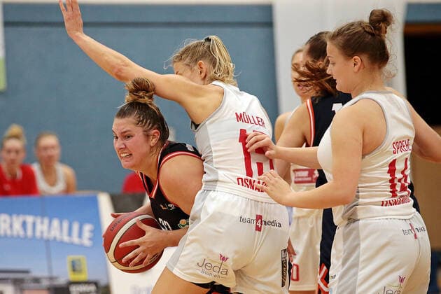 02 10 2021, xovx, Basketball Damen 2 Bundesliga DBBL, Bender Baskets Grünberg Panthers Academy Osnabrück v l Olivia Nash Bender Baskets Grünberg , Michelle Müller Panthers Academy Osnabrück , Marika Fengkohl Panthers Academy Osnabrück , Lena Dziuba Bender Baskets Grünberg , Malea Sprehe Panthers Academy Osnabrück Grünberg Sporthalle Theo Koch Schule Hessen Deutschland DE