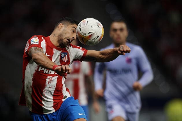 Sport Bilder des Tages Club Atletico de Madrid v FC Barcelona, Barca - La Liga Santander Luis Suarez of Atletico Madrid in action during the La Liga Santander match between Club Atletico de Madrid and FC Barcelona at Estadio Wanda Metropolitano on October 2, 2021 in Madrid, Spain. Madrid Spain breton-clubatle211002_npIur  Copyright: xJosexBretonx