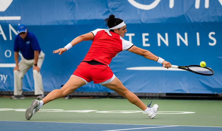 October 2, 2021, CHICAGO, UNITED STATES: Ons Jabeur of Tunisia in action during her semi-final at the 2021 Chicago Fall Tennis Classic WTA, Tennis Damen 500 tennis tournament against Elena Rybakina of Kazakhstan CHICAGO UNITED STATES - ZUMAa181 20211002_zaa_a181_195 Copyright: xRobxPrangex