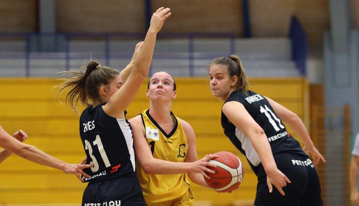 Ludwigsburg , 2 Bundesliga Basketball , BSG Basket Ladies Ludwigsburg vs USC Heidelberg II , center Noreen Stöckle Lubu