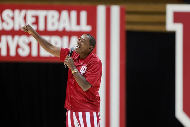 October 2, 2021, Bloomington, Indiana, United States: Isiah Thomas makes an emotional speech during Hoosier Hysteria at Simon Skjodt Assembly Hall..Thomas said seeing Mike Woodson take his jersey off for the last time after a loss motivated Thomas to help the Hoosiers win the national championship the next year in 1981. Bloomington United States - ZUMAs197 20211002_zaa_s197_319 Copyright: xJeremyxHoganx