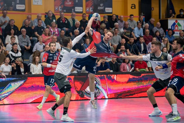 2 Handball Bundesliga TV Huettenberg HC Elbflorenz 02 10 21 Dominik Mappes 22 TV Huettenberg , Ian Weber 13 TV Huettenberg , Sebastian Gress 25 HC Elbflorenz , Marek Vanco 26 HC Elbflorenz Sportzentrum Huettenberg, 02 10 21 Copyright: xBEAUTIFULxSPORTS Roeczeyx