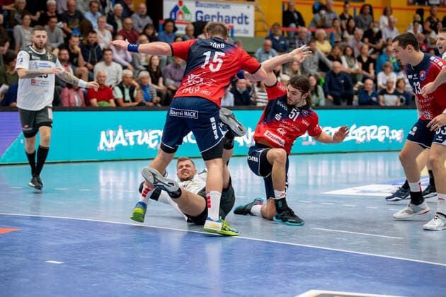 2 Handball Bundesliga TV Huettenberg HC Elbflorenz 02 10 21 Michael Schulz 33 HC Elbflorenz , Moritz Zoerb 15 TV Huettenberg , Hendrik Schreiber 51 TV Huettenberg , Mindaugas Dumcius 13 HC Elbflorenz , Johannes Klein 33 TV Huettenberg Sportzentrum Huettenberg, 02 10 21 Copyright: xBEAUTIFULxSPORTS Roeczeyx