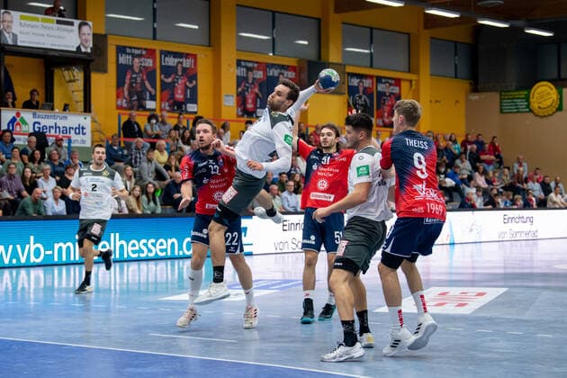 2 Handball Bundesliga TV Huettenberg HC Elbflorenz 02 10 21 Sebastian Gress 25 HC Elbflorenz , Philip Jungemann 21 HC Elbflorenz , Niklas Theiss 9 TV Huettenberg , Hendrik Schreiber 51 TV Huettenberg , Dominik Mappes 22 TV Huettenberg , Rene Zobel 2 HC Elbflorenz Sportzentrum Huettenberg, 02 10 21 Copyright: xBEAUTIFULxSPORTS Roeczeyx