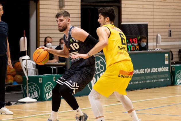 Julius Wolf Medipolis SC Jena, 10 Luka Kamber Kirchheim Knights, 06 ¨¨¨Kirchheim Knights vs Medipolis SC Jena , 2 Basketball Bundesliga, Pro A, Barmer 2 Basketball, Matchday 3, Season 2021 2022, 02 10 2021, ¨¨ Kirchheim Knights vs Medipolis SC Jena , 2 Basketball Bundesliga, Pro A, Barmer 2 Basketball, Matchday 3, Season 2021 2022, 02 10 2021 Kirchheim am Neckar. Copyright: xNinaxSander xEibnerxPressefotoxIx EP_NSR
