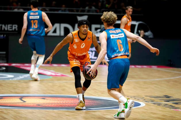 02 10 2021, easyCredit Basketball Bundesliga, Magentasport BBL Cup, 2020 2021 season, men, Chemnitz Niners Ratiopharm Ulm Per Günther, Ratiopharm Ulm, Nelson Weidemann, Niners Chemnitz Chemnitz Fair Chemnitz Saxony Germany