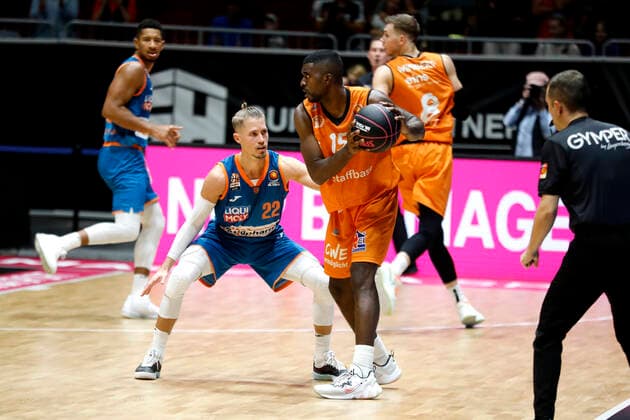 02 10 2021, easyCredit Basketball Bundesliga, Magentasport BBL Cup, 2020 2021 season, men, Chemnitz Niners Ratiopharm Ulm Thomas Klepeisz, Ratiopharm Ulm, Frantz Massenat, Niners Chemnitz Chemnitz Fair Chemnitz Saxony Germany