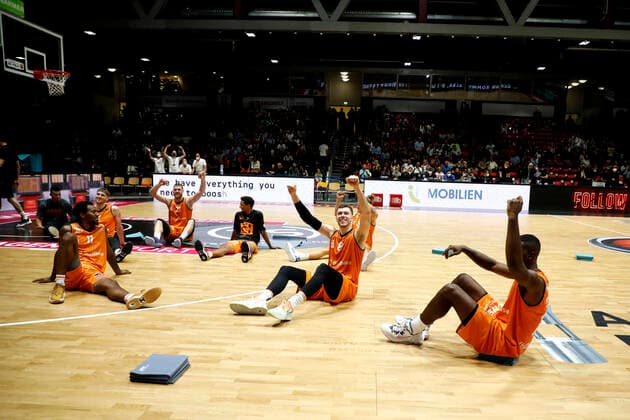 02 10 2021, easyCredit Basketball Bundesliga, Magentasport BBL Cup, 2020 2021 season, men, Chemnitz Niners Ratiopharm Ulm Cheers of the Chemnitz team after the game Chemnitz Messe Chemnitz Sachsen Germany
