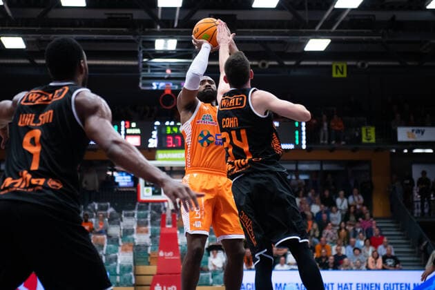 ProA 3 Matchday RASTA Vechta vs wiha Panthers Schwenningen, 02 10 2021 Quatarrius Deaundrey Wilson wiha Panthers Schwenningen, 9 , Preston Purifoy RASTA Vechta, 24 , David Allan Cohn wiha Panthers Schwenningen, 34 ProA 3 Matchday RASTA Vechta vs wiha Panthers Schwenningen on 02 10 2021 in Vechta Rasta Dome , Germany, Copyright: xBEAUTIFULxSPORTS Neddermannx