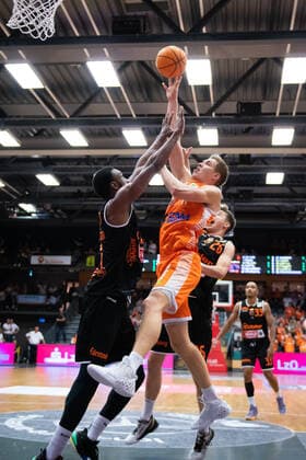 ProA 3 Matchday RASTA Vechta vs wiha Panthers Schwenningen, 02 10 2021 Robin Lodders RASTA Vechta, 11 ProA 3 Matchday RASTA Vechta vs wiha Panthers Schwenningen on 02 10 2021 in Vechta Rasta Dome , Germany, Copyright: xBEAUTIFULxSPORTS Neddermannx
