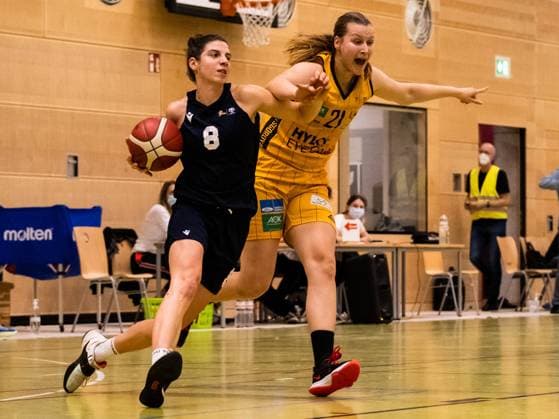 Duesseldorf, Germany, October 3r Anja Fuchs-Robetin ( 8 Capitol Bascats ) controls the ball during the 1. Toyota Damen Basketball Bundesliga game between the Capitol Bascats Duesseldorf and inexio Royals Saarlouis at Wekita Sportarena in Duesseldorf 1. Toyota Damen Basketball Bundesliga - Capitol Bascats Duesseld 