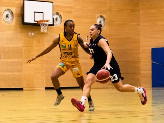 Duesseldorf, Germany, October 3r Evgenia Kollatou ( 23 Capitol Bascats ) controls the ball during the 1. Toyota Damen Basketball Bundesliga game between the Capitol Bascats Duesseldorf and inexio Royals Saarlouis at Wekita Sportarena in Duesseldorf 1. Toyota Damen Basketball Bundesliga - Capitol Bascats Duesseld 