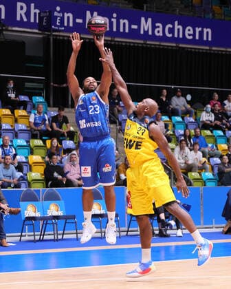 Fraport Skyliners EWE Baskets Oldenburg, BBL Pokal Quantez Robertson Fraport Skyliner, 23 ggen Rickey Paulding Baskets Oldenburg, 23 Basketball match of the MagentaSport BBL Pokal Round of 16 between Fraport Skyliners and EWE Baskets Oldenburg on 3 October 2021 at Fraport Arena in Frankfurt am Main , Frankfurt am Main Hesse Germany Fraport Arena