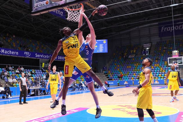 Fraport Skyliners EWE Baskets Oldenburg, BBL Pokal Tai Odiase Baskets Oldenburg, 21 Matt Haarms Fraport Skyliner, 3 Basketball Game of the MagentaSport BBL Pokal Round of 16 between the Fraport Skyliners and the EWE Baskets Oldenburg on 3 October 2021 at the Fraport Arena in Frankfurt am Main , Frankfurt am Main Hesse Germany Fraport Arena