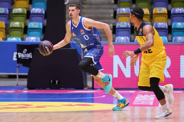 Fraport Skyliners EWE Baskets Oldenburg, BBL Pokal Lukas Wank Fraport Skyliner, 0 vs Phil Pressey Baskets Oldenburg, 11 Basketball match of the MagentaSport BBL Pokal Round of 16 between Fraport Skyliners and EWE Baskets Oldenburg on 3 October 2021 at Fraport Arena in Frankfurt am Main , Frankfurt am Main Hesse Germany Fraport Arena