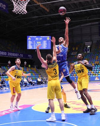 Fraport Skyliners EWE Baskets Oldenburg, BBL Pokal Rasheed Moore Fraport Skyliner, 20 with a distance throw against Max Heidegger Baskets Oldenburg, 3 and Tai Odiase Baskets Oldenburg, 21 Basketball match of the MagentaSport BBL Pokal Eighth Final between Fraport Skyliners and EWE Baskets Oldenburg on 3 October 2021 at Fraport Arena in Frankfurt am Main , Frankfurt am Main Hesse Germany Fraport Arena
