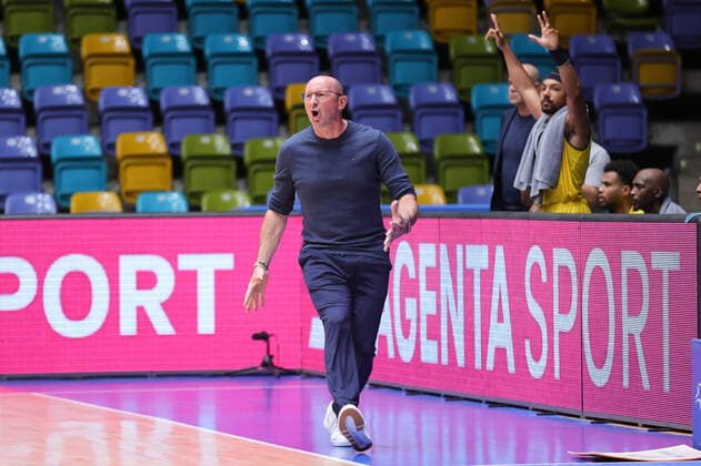 Fraport Skyliners EWE Baskets Oldenburg, BBL Pokal Head Coach Mladen Drijencic Baskets Oldenburg Basketball Match of the MagentaSport BBL Pokal Round of 16 between Fraport Skyliners and EWE Baskets Oldenburg on 3 October 2021 at Fraport Arena in Frankfurt am Main , Frankfurt am Main Hesse Germany Fraport Arena