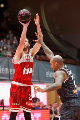 03 10 2021, Basketball, Magenta Sport BBL Cup, 2021, 2022, Round of 16, s Oliver Wuerzburg SYNTAINICS MBC, GER, Wuerzburg, s Oliver Arena Picture from left Craig Moller s Oliver Wuerzburg and Leon Friederici MBC Copyright: HMBxMedia xHeikoxBecker