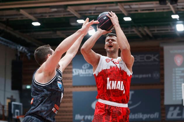 03 10 2021, Basketball, Magenta Sport BBL Cup, 2021, 2022, Round of 16, s Oliver Wuerzburg SYNTAINICS MBC, GER, Wuerzburg, s Oliver Arena Picture from left Johannes Richter MBC and Filip Stanic s Oliver Wuerzburg Copyright: HMBxMedia xHeikoxBecker