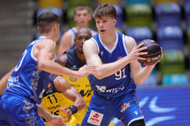 Fraport Skyliners EWE Baskets Oldenburg, BBL Pokal Alexander Richardson Fraport Skyliner, 91 Basketball Game of the MagentaSport BBL Pokal Round of 16 between Fraport Skyliners and EWE Baskets Oldenburg on October 3, 2021 at Fraport Arena in Frankfurt am Main , Frankfurt am Main Hesse Germany Fraport Arena