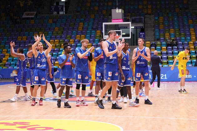 Fraport Skyliners EWE Baskets Oldenburg, BBL Pokal Cheering of the Fraport Skyliners after the end of the game Basketball match of the MagentaSport BBL Pokal Round of 16 between the Fraport Skyliners and the EWE Baskets Oldenburg on 3 October 2021 at the Fraport Arena in Frankfurt am Main , Frankfurt am Main Hesse Germany Fraport Arena