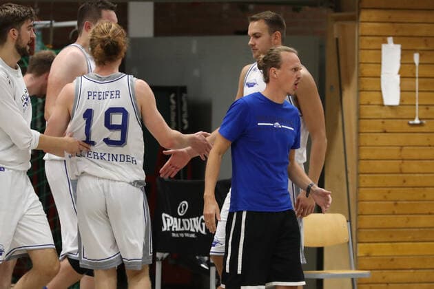 Sport Deutzer TV vs BSV Münsterland Baskets Wulfen, basketball, regional league, in blue coach Nils Müller Deutz , 03 10 2020, picture