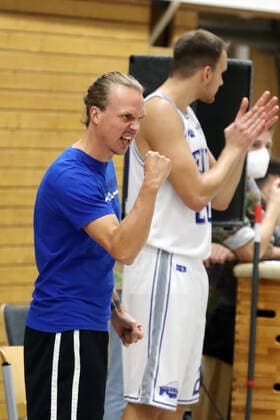 Sport Deutzer TV vs BSV Münsterland Baskets Wulfen, basketball, regional league, in blue coach Nils Müller Deutz , 03 10 2020, picture