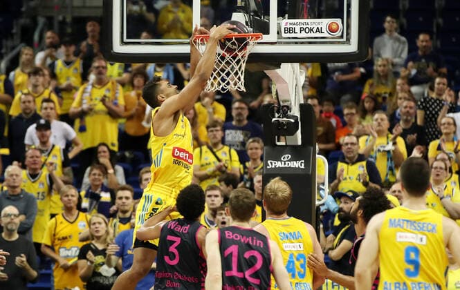 Newcomer Oscar da Silva dunking Sport Basketball BBL Pokal Achtelfinale Bundesliga Herren Saison 2021 2022 03 10 2021 ALBA Berlin vs Telekom Baskets Bonn