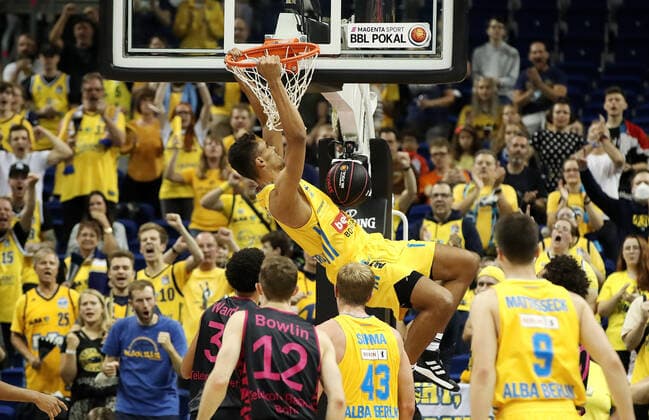 Newcomer Oscar da Silva dunking Sport Basketball BBL Pokal Achtelfinale Bundesliga Herren Saison 2021 2022 03 10 2021 ALBA Berlin vs Telekom Baskets Bonn