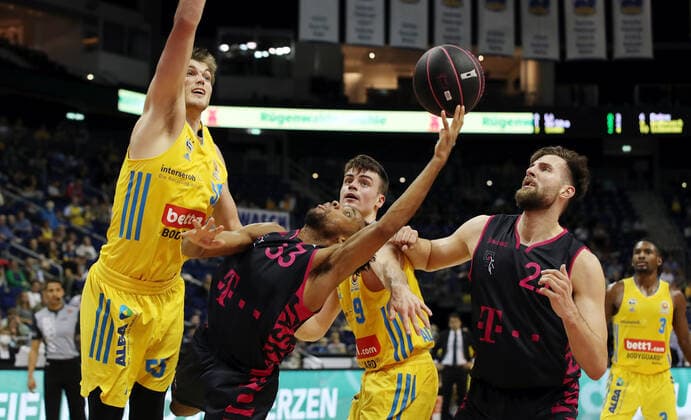 Ben Lammers, Parker Jackson Cartwright, Jonas Mattissek, Leon Kratzer Action Game Scene Duel Sports Basketball BBL Cup Round of 16 Bundesliga Men Season 2021 2022 03 10 2021 ALBA Berlin vs Telekom Baskets Bonn