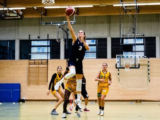 Duesseldorf, Germany, October 3r Simone Sill ( 3 Capitol Bascats ) scores two points during the 1. Toyota Damen Basketball Bundesliga game between the Capitol Bascats Duesseldorf and inexio Royals Saarlouis at Wekita Sportarena in Duesseldorf 1. Toyota Damen Basketball Bundesliga - Capitol Bascats Duesseld 