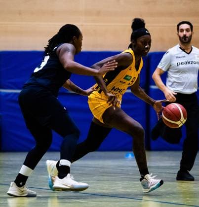 Duesseldorf, Germany, October 3r Leah Scott ( 9 Saarlouis ) goes forward during the 1. Toyota Damen Basketball Bundesliga game between the Capitol Bascats Duesseldorf and inexio Royals Saarlouis at Wekita Sportarena in Duesseldorf 1. Toyota Damen Basketball Bundesliga - Capitol Bascats Duesseld 