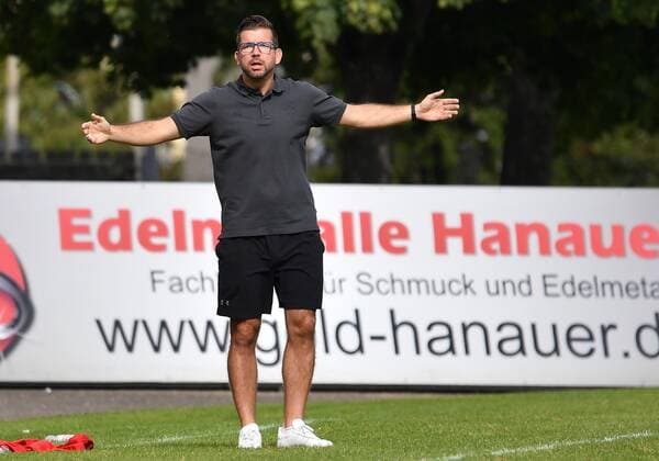 03 10 2021 Football amateur football season 2021 2022 Bayernliga 14 matchday ASV Neumarkt 1 SC Feucht Florian Schlicker coach, 1 SC Feucht gestures gesture