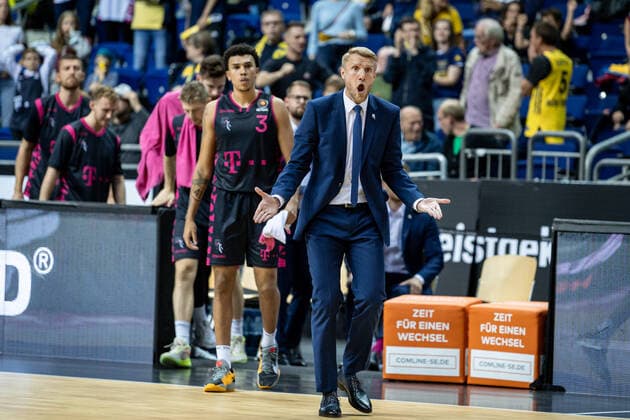 Basketball Berlin 03 10 2021 Season 2021 2022 MagentaSport BBL Cup Round of 16 Alba Berlin Telekom Baskets Bonn Tuomas Iisalo Bonn, coach