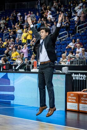 Basketball Berlin 03 10 2021 Season 2021 2022 MagentaSport BBL Cup Round of 16 Alba Berlin Telekom Baskets Bonn Israel Gonzalez Alba Berlin, coach