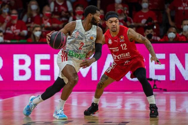 Corey Walden 2 FC Bayern , Justin Robinson 12 Brose Bamberg , FC Bayern Basketball vs Brose Bamberg, easyCredit BBL, 03 10 2021 Muenchen Bayern Germany Copyright: xkolbert-press UlrichxGamelx