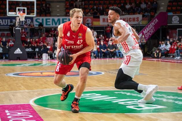 Christian Sengfelder 43 Brose Bamberg , Marvin Ogunsipe 26 FC Bayern , FC Bayern Basketball vs Brose Bamberg, easyCredit BBL, 03 10 2021 Muenchen Bayern Germany Copyright: xkolbert-press UlrichxGamelx