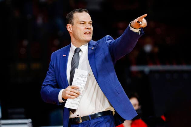 Headcoach Johan Roijakkers Brose Bamberg Cup Semifinal FC Bayern München Brose Bamberg easyCredit BBL magentaSPORT BBL Cup Basketball Season 2021 22 03 10 2020 Audi Dome Any use of the photo is subject to a fee in accordance with the currently valid MFM list plus VAT Copyright notice is explicitly required according to paragraph 13 UrhG Voucher copy required For use of the photo other than journalistic purposes please contact the photographer Copyright: DanielxLöb