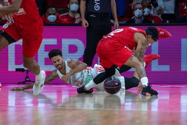 Nick Weiler Babb 0 FC Bayern , Justin Robinson 12 Brose Bamberg , FC Bayern Basketball vs Brose Bamberg, easyCredit BBL, 03 10 2021 Muenchen Bayern Germany Copyright: xkolbert-press UlrichxGamelx