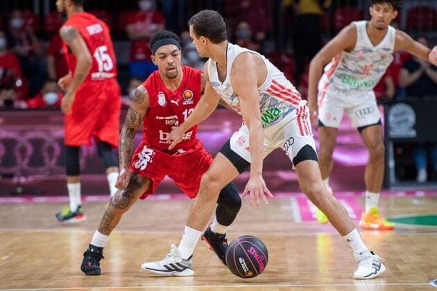 Justin Robinson 12 Brose Bamberg , Zan Mark Sisko 31 FC Bayern , FC Bayern Basketball vs Brose Bamberg, easyCredit BBL, 03 10 2021 Muenchen Bayern Germany Copyright: xkolbert-press UlrichxGamelx