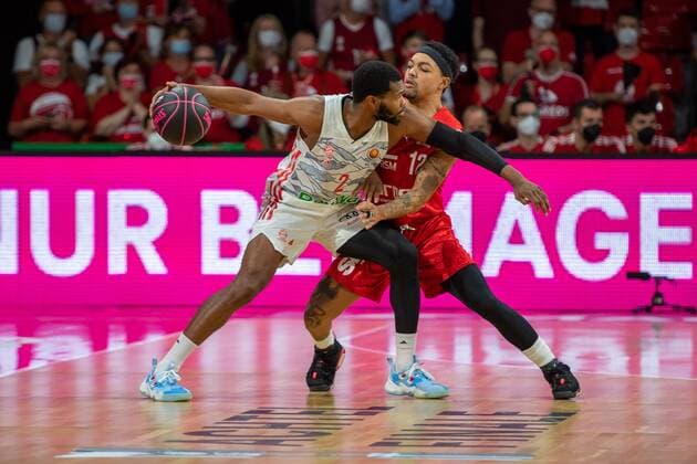 Corey Walden 2 FC Bayern , Justin Robinson 12 Brose Bamberg , FC Bayern Basketball vs Brose Bamberg, easyCredit BBL, 03 10 2021 Muenchen Bayern Germany Copyright: xkolbert-press UlrichxGamelx
