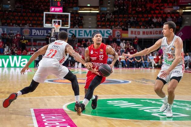 Augustine Rubit 21 FC Bayern , Justin Robinson 12 Brose Bamberg , Zan Mark Sisko 31 FC Bayern , FC Bayern Basketball vs Brose Bamberg, easyCredit BBL, 03 10 2021 Muenchen Bayern Germany Copyright: xkolbert-press UlrichxGamelx